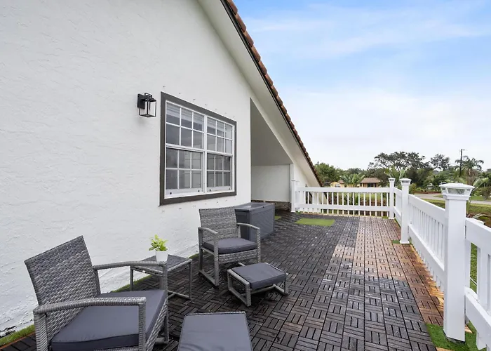 Escondida Drive - Minimum 3 Night Stay